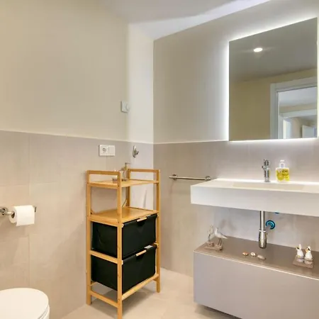 Apartment Luxury Penthouse With Panoramic Sea Views *