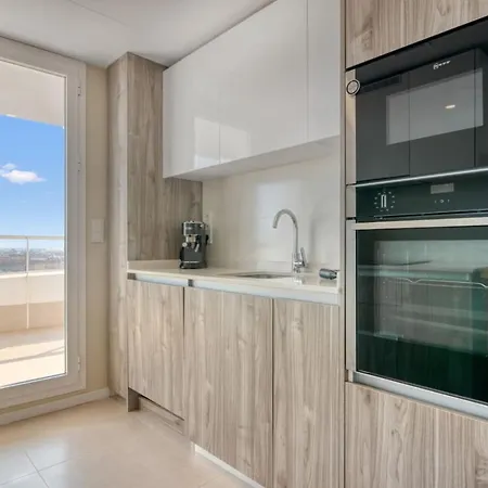 Apartment Luxury Penthouse With Panoramic Sea Views *