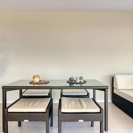 Apartment Luxury Penthouse With Panoramic Sea Views *