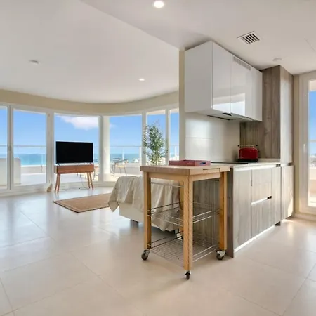 Apartment Luxury Penthouse With Panoramic Sea Views *