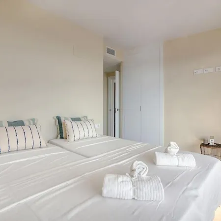 Luxury Penthouse With Panoramic Sea Views شقة